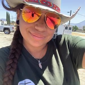 Meet your Posher, Desiree